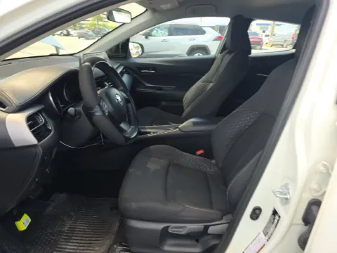 More photos of 2021 Toyota C-HR LE at Clement Supercenter, MO