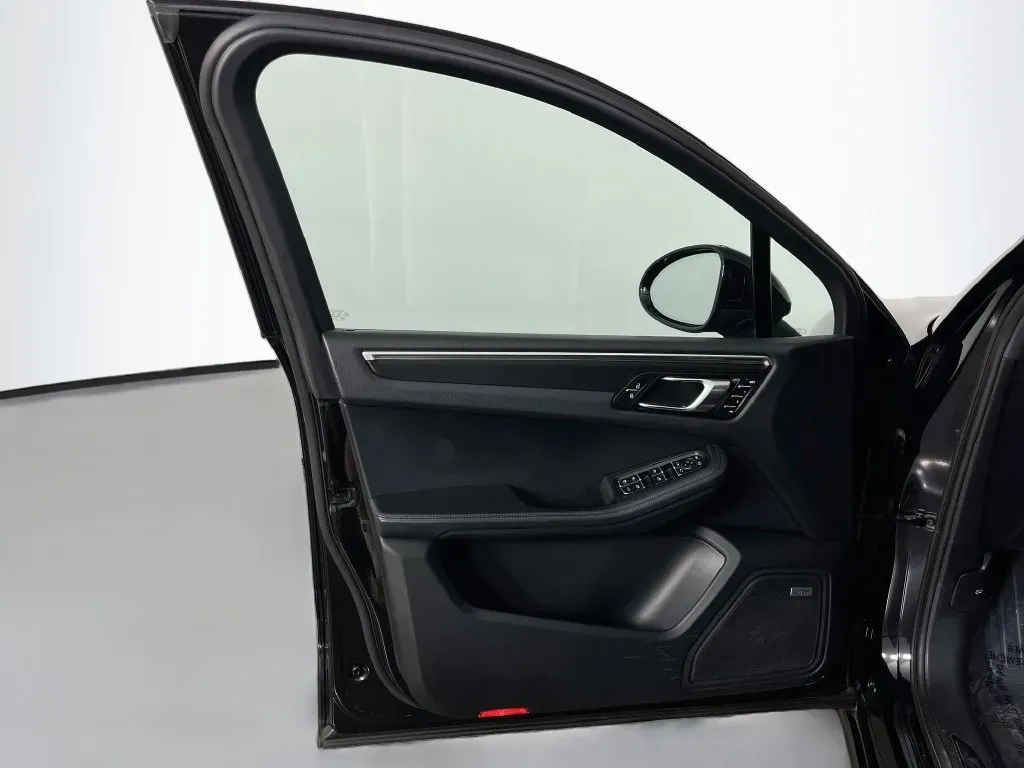 Porsche Macan photo 27