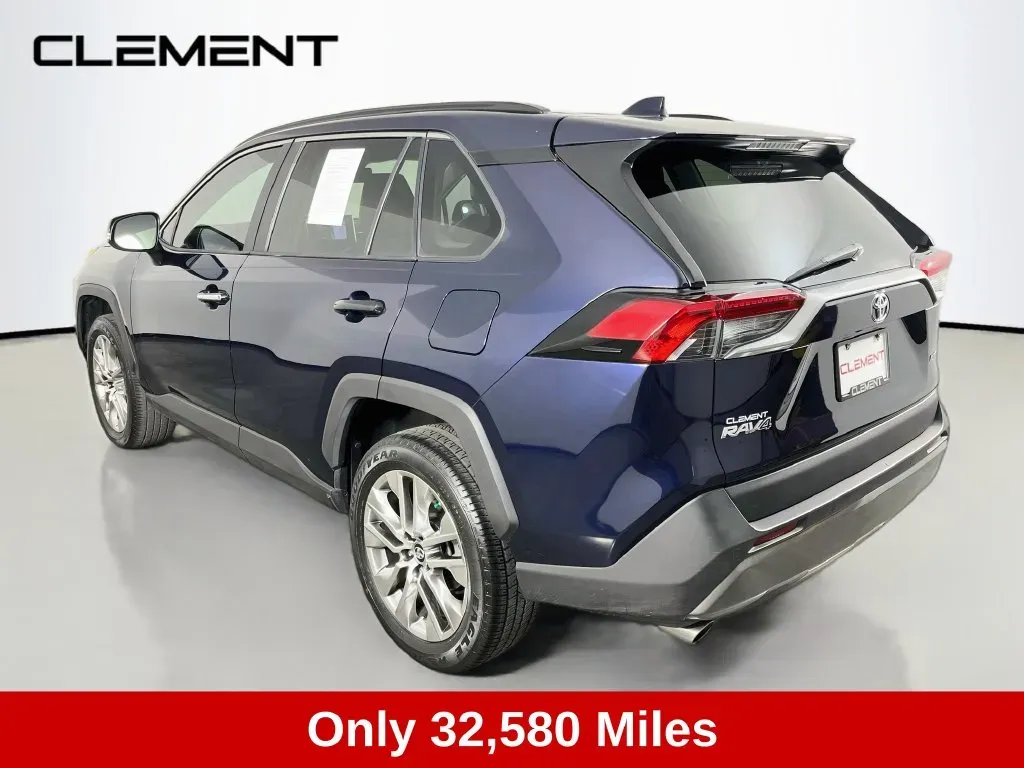 Toyota RAV4 photo 8