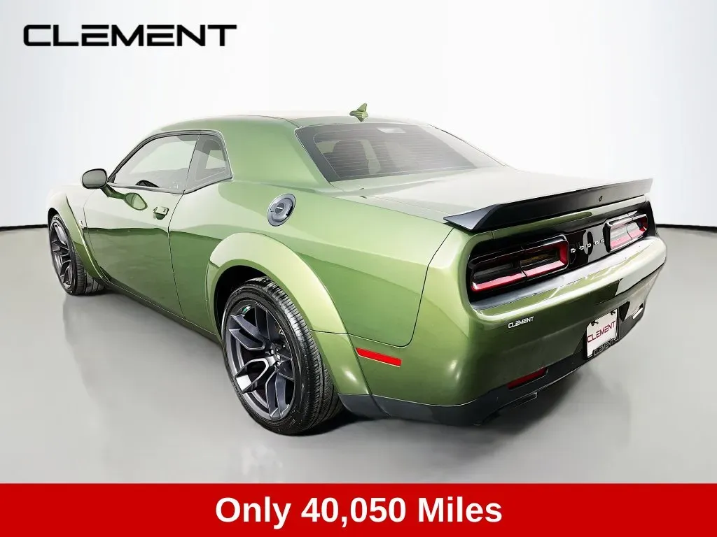 Dodge Challenger photo 8