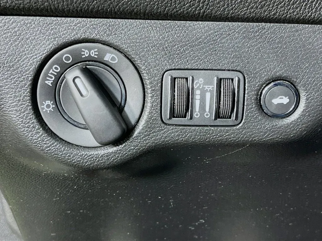 Dodge Challenger photo 10