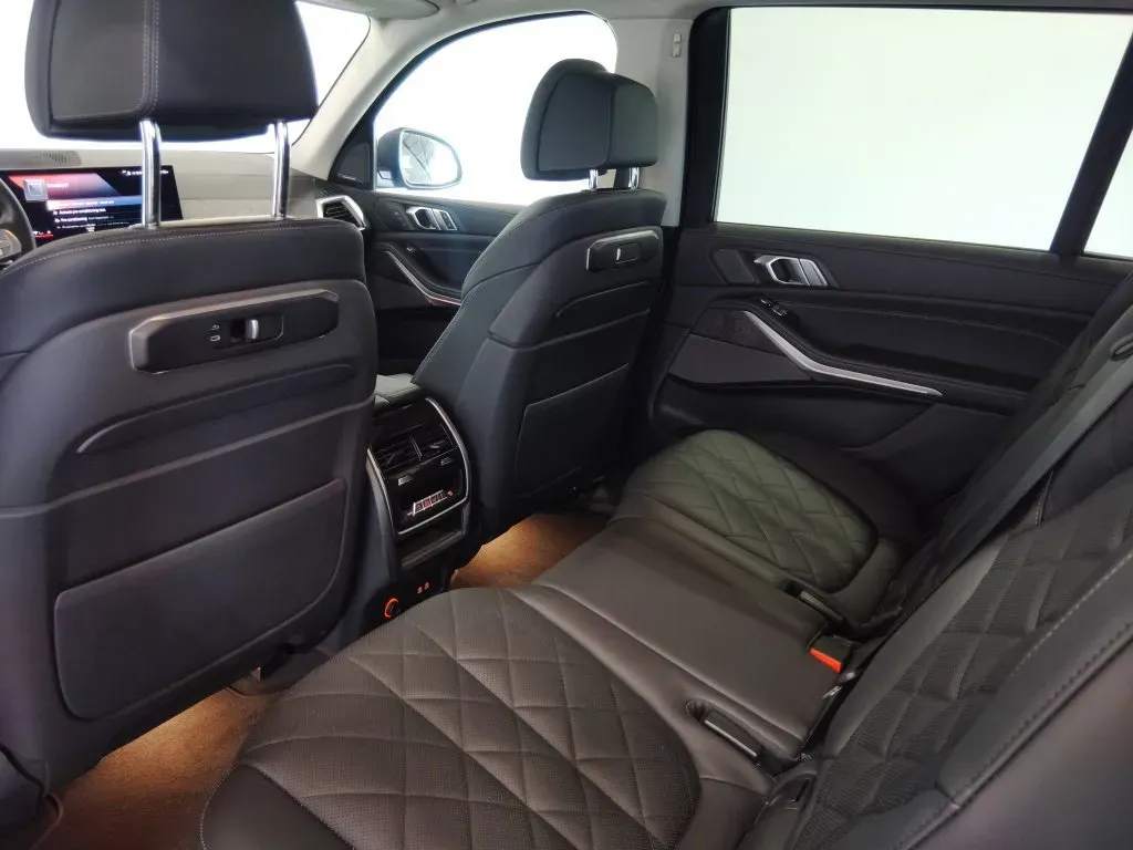 BMW X7 photo 45