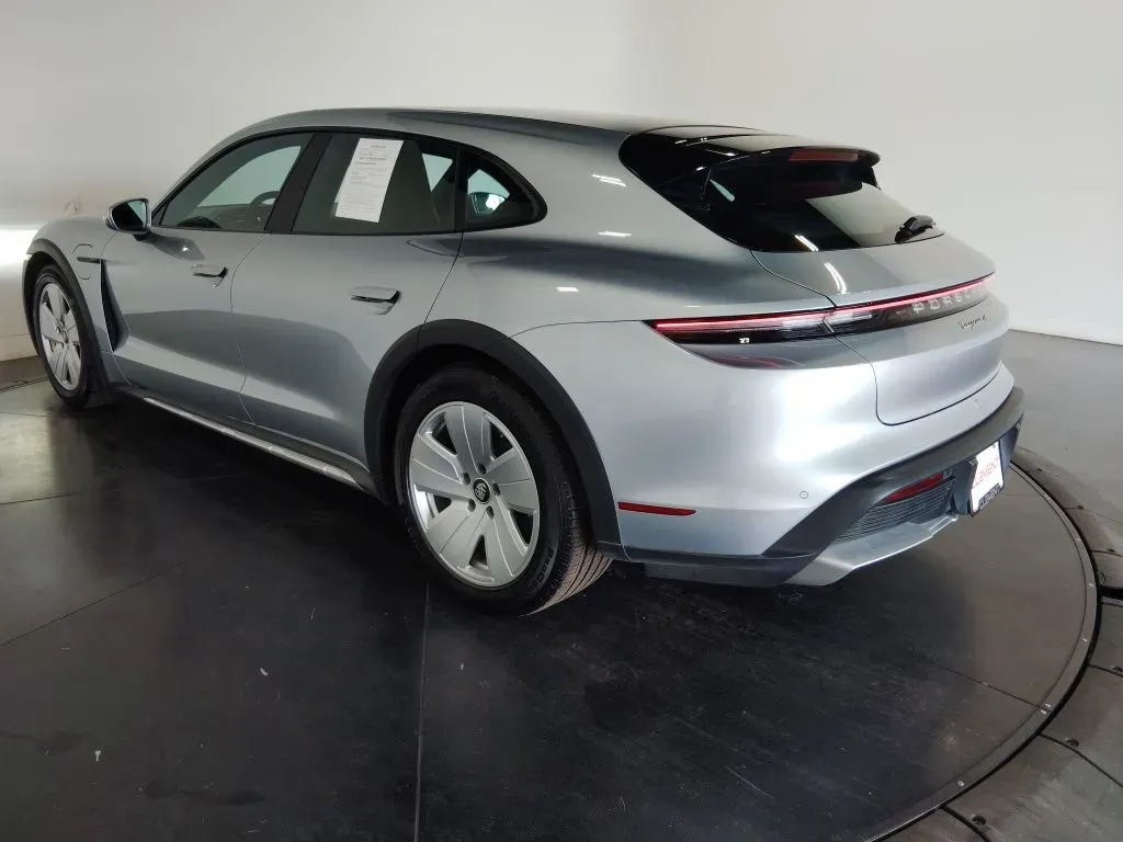 2022 Porsche Taycan Base - Photo 8