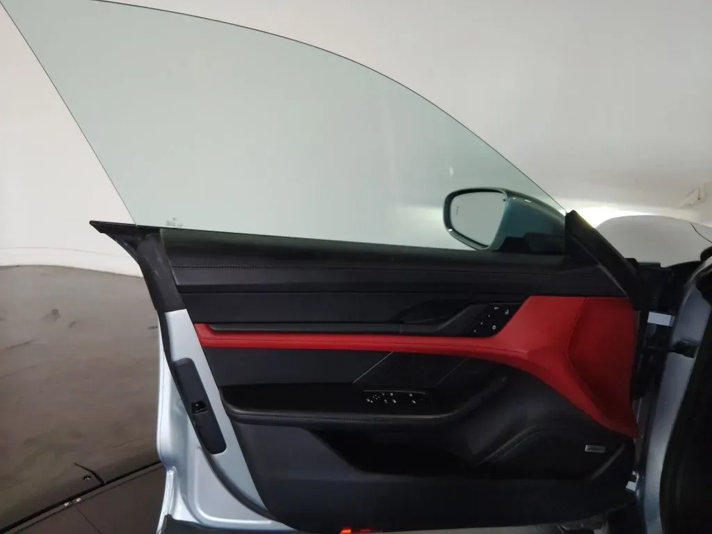 2022 Porsche Taycan Base - Photo 32