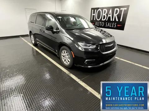 Gray 2023 Chrysler Pacifica Touring L for sale in Hobart, IN