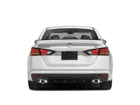 More photos of 2023 Nissan Altima 2.5 SR at Hobart Auto Sales, IN