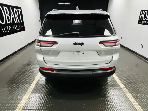 More photos of 2023 Jeep GRAND CHEROKEE at Hobart Auto Sales, IN