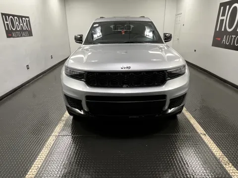 More photos of 2023 Jeep GRAND CHEROKEE at Hobart Auto Sales, IN