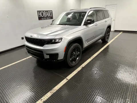 More photos of 2023 Jeep GRAND CHEROKEE at Hobart Auto Sales, IN