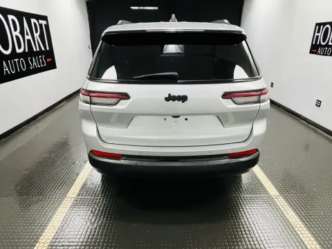 More photos of 2023 Jeep GRAND CHEROKEE at Hobart Auto Sales, IN