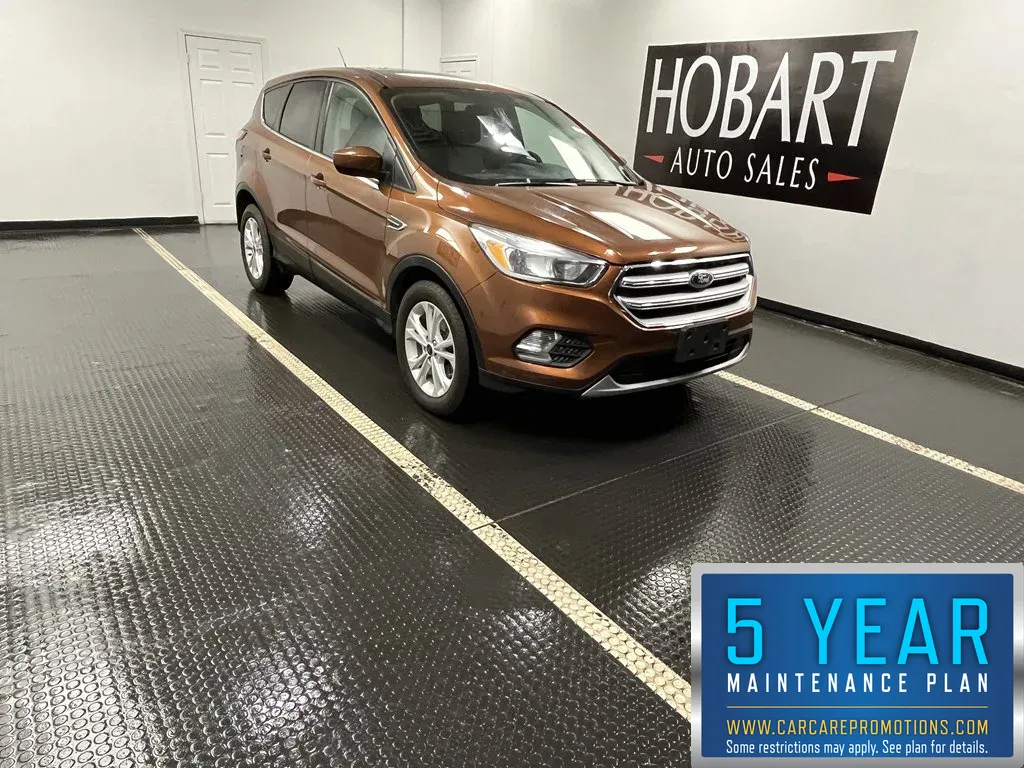 Red 2017 Ford Escape SE for sale in Hobart, IN
