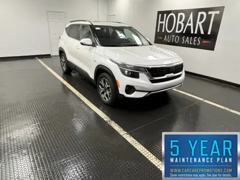 White 2023 Kia Seltos EX for sale in Hobart, IN