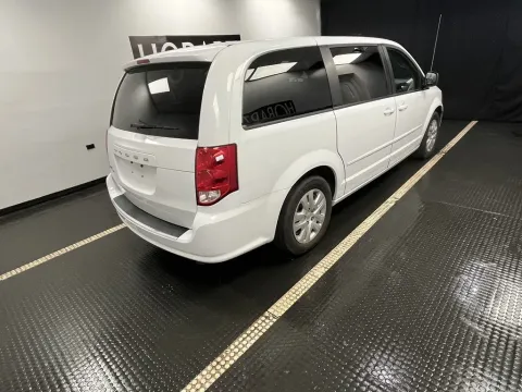 More photos of 2017 Dodge Grand Caravan SE at Hobart Auto Sales, IN
