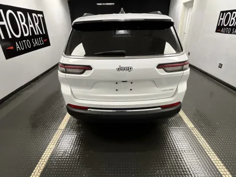 More photos of 2023 Jeep GRAND CHEROKEE at Hobart Auto Sales, IN