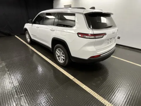 More photos of 2023 Jeep GRAND CHEROKEE at Hobart Auto Sales, IN