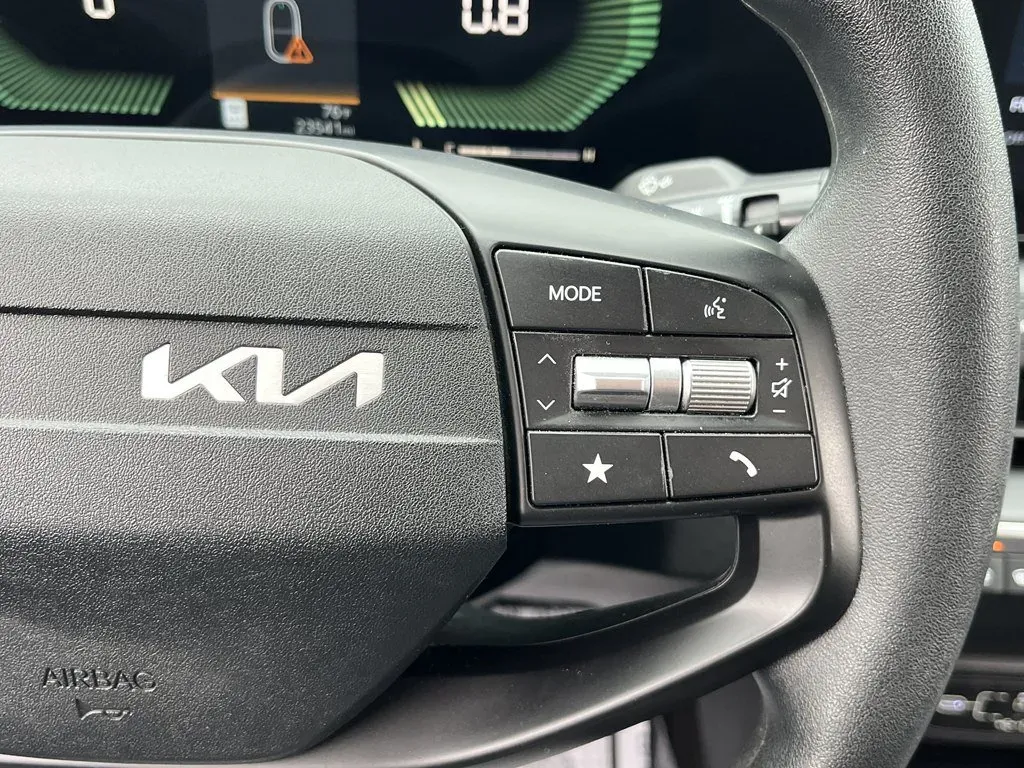 2025 Kia K4 LXS - Photo 25