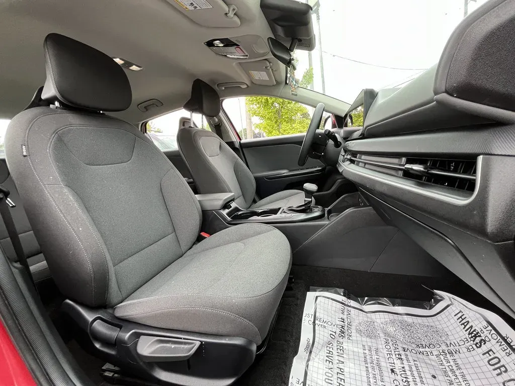 2025 Kia K4 LXS - Photo 10