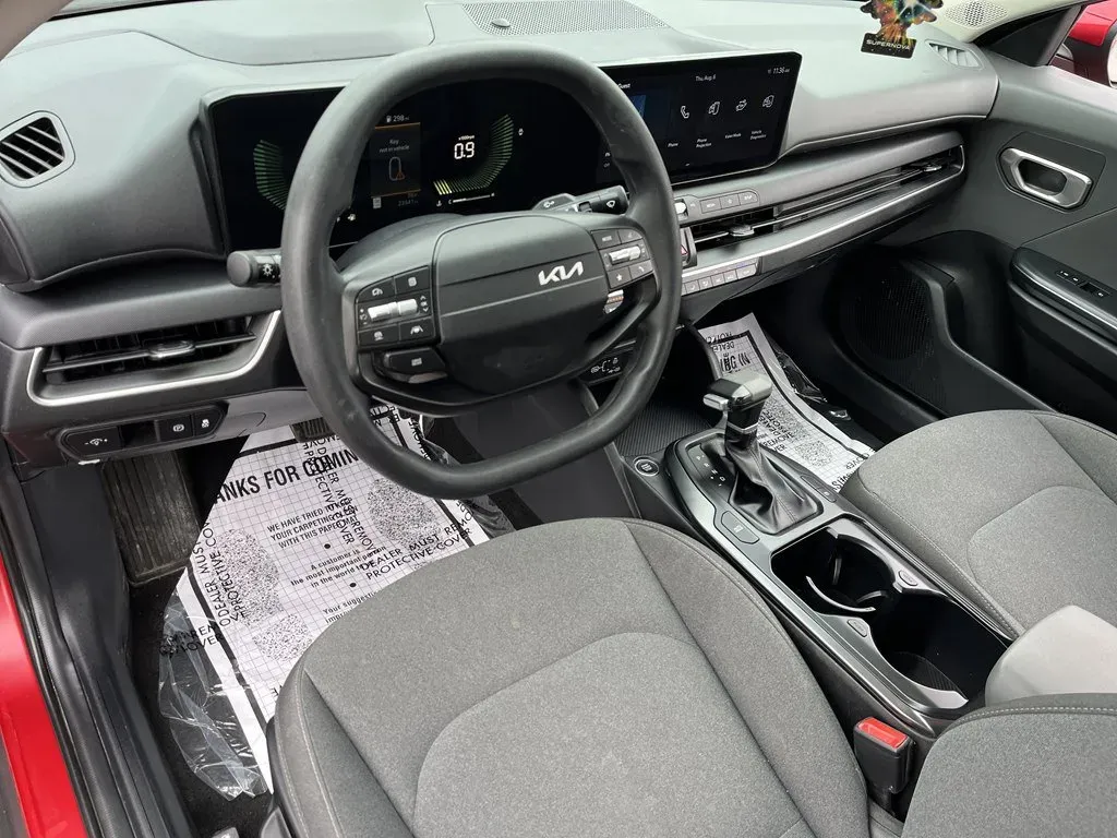 2025 Kia K4 LXS - Photo 9