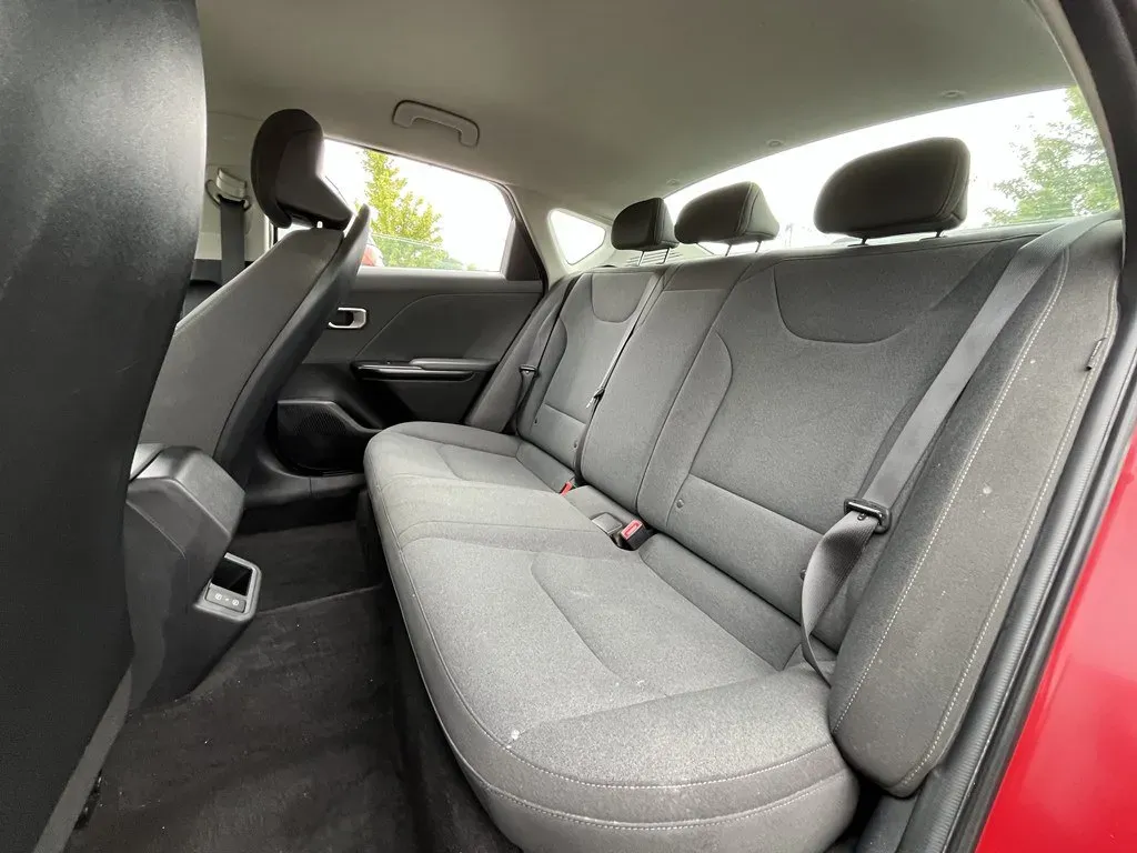 2025 Kia K4 LXS - Photo 13