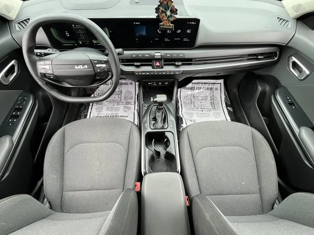 2025 Kia K4 LXS - Photo 15