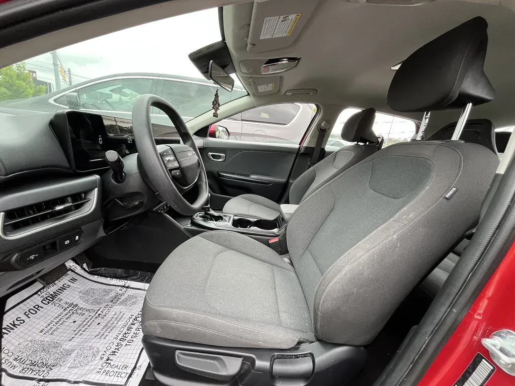 2025 Kia K4 LXS - Photo 8