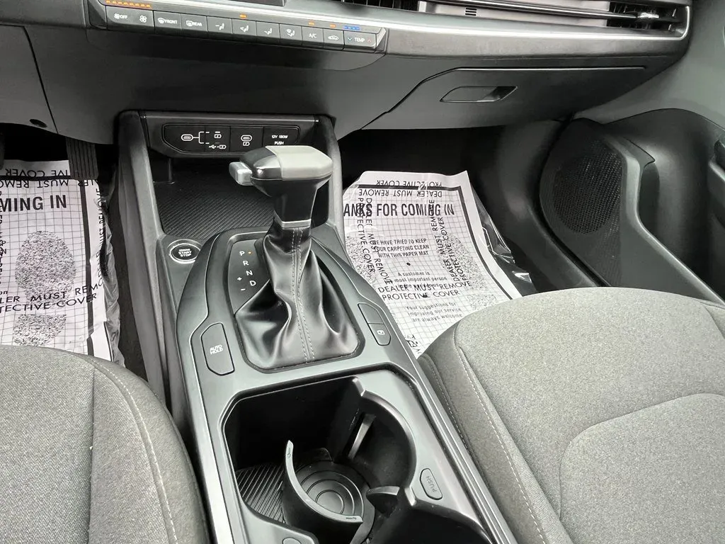 2025 Kia K4 LXS - Photo 18