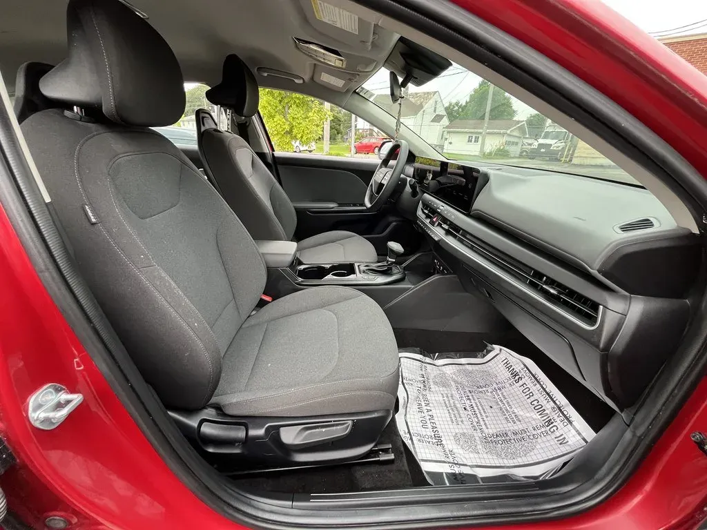 2025 Kia K4 LXS - Photo 11