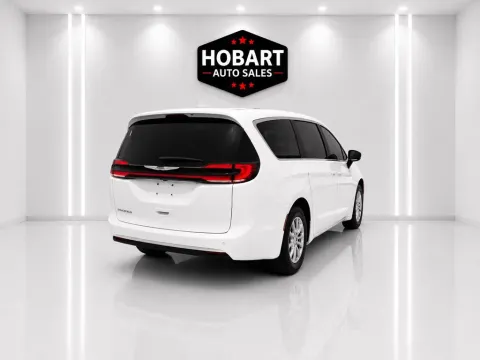 More photos of 2023 Chrysler Pacifica Touring L at Hobart Auto Sales, IN