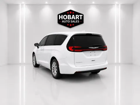 More photos of 2023 Chrysler Pacifica Touring L at Hobart Auto Sales, IN