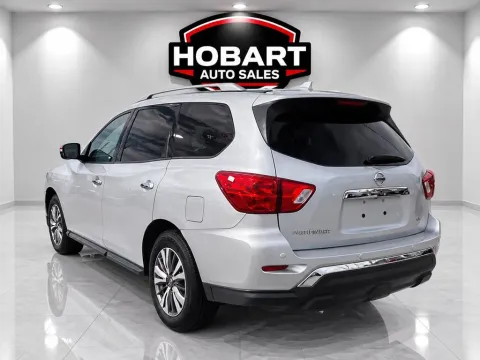 More photos of 2019 Nissan Pathfinder SL at Hobart Auto Sales, IN