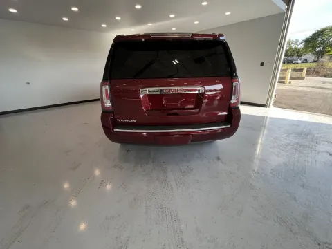 More photos of 2018 GMC Yukon Denali at Hobart Auto Sales, IN