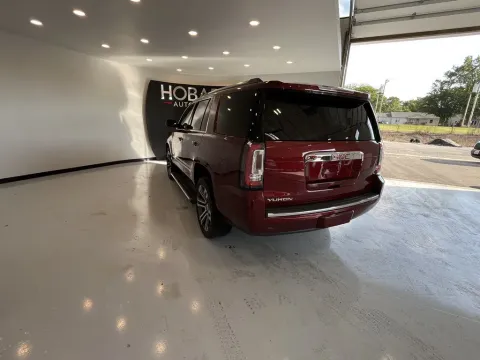 More photos of 2018 GMC Yukon Denali at Hobart Auto Sales, IN