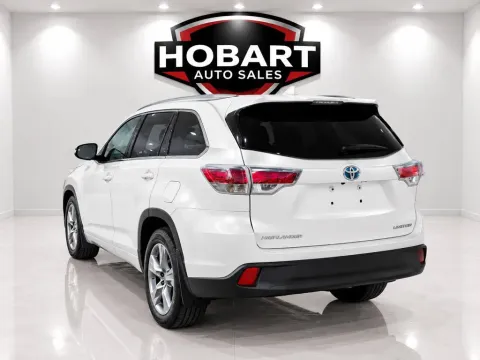More photos of 2015 Toyota Highlander at Hobart Auto Sales, IN