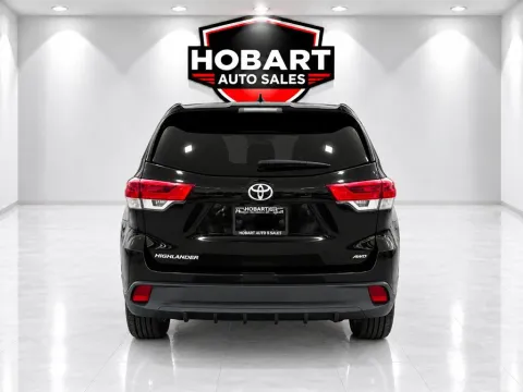 More photos of 2019 Toyota Highlander at Hobart Auto Sales, IN