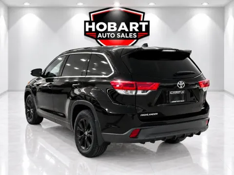 More photos of 2019 Toyota Highlander at Hobart Auto Sales, IN