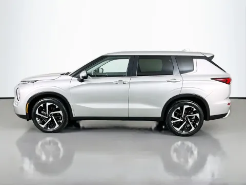 More photos of 2024 Mitsubishi Outlander SE Black Edition at Clement Pre-Owned, MO