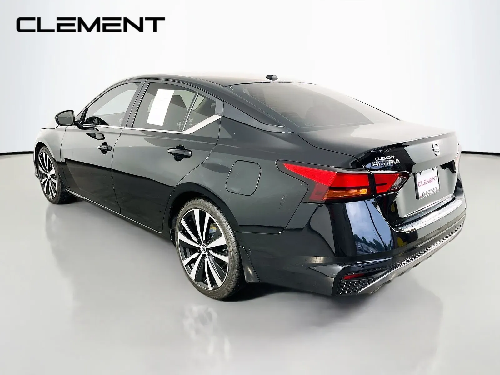 2021 Nissan Altima SR - Photo 9