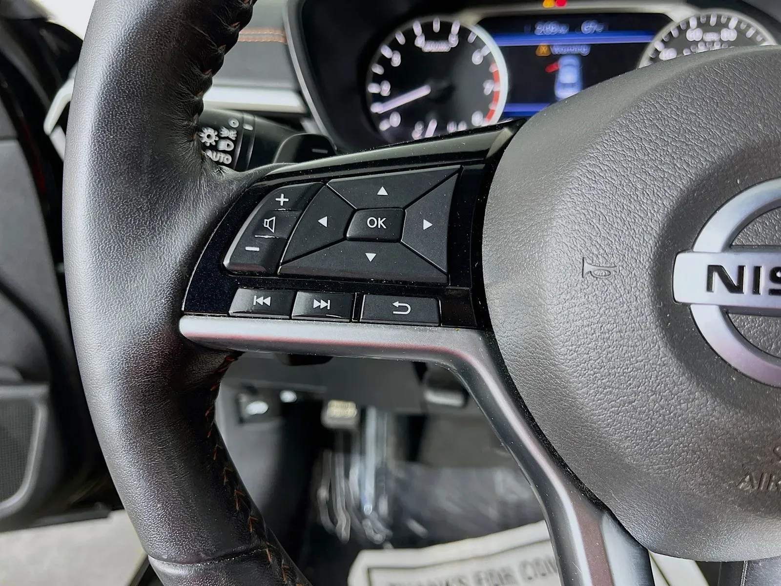 2021 Nissan Altima SR - Photo 14