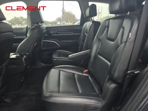 More photos of 2024 Kia Telluride S at Clement Pre-Owned, MO