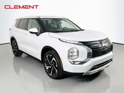 More photos of 2023 Mitsubishi Outlander SE at Clement Pre-Owned, MO