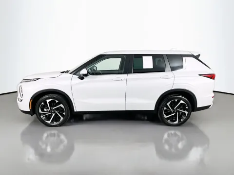 More photos of 2023 Mitsubishi Outlander SE at Clement Pre-Owned, MO