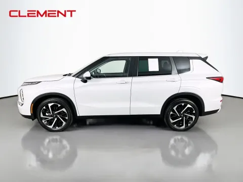 More photos of 2023 Mitsubishi Outlander SE at Clement Pre-Owned, MO
