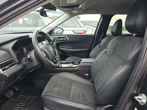 Another view of 2025 Mitsubishi Outlander SE for sale in Florissant, MO at Clement Pre-Owned