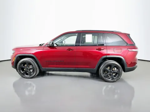 More photos of 2023 Jeep Grand Cherokee Altitude at Clement Pre-Owned, MO