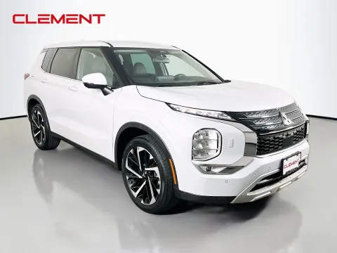 More photos of 2023 Mitsubishi Outlander SE at Clement Pre-Owned, MO