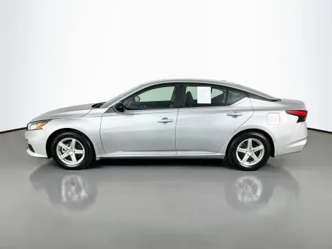 More photos of 2022 Nissan Altima 2.5 SR at Clement Pre-Owned, MO