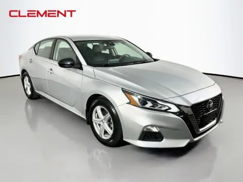 More photos of 2022 Nissan Altima 2.5 SR at Clement Pre-Owned, MO