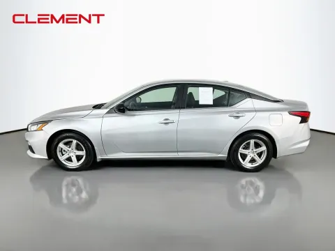 More photos of 2022 Nissan Altima 2.5 SR at Clement Pre-Owned, MO