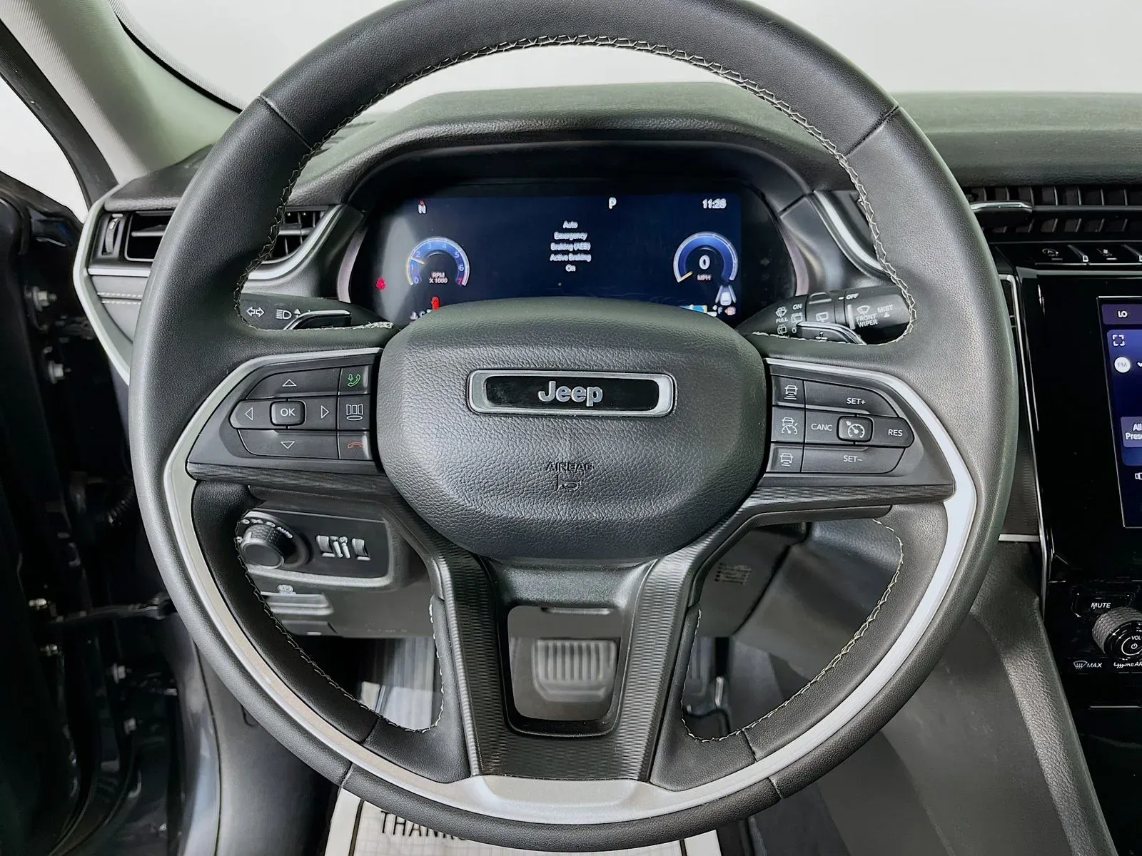Jeep Grand Cherokee photo 14