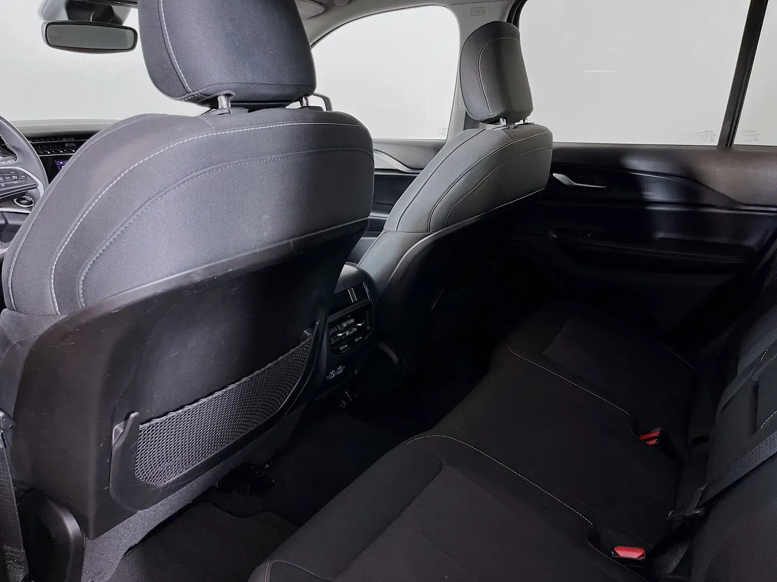 Jeep Grand Cherokee photo 32